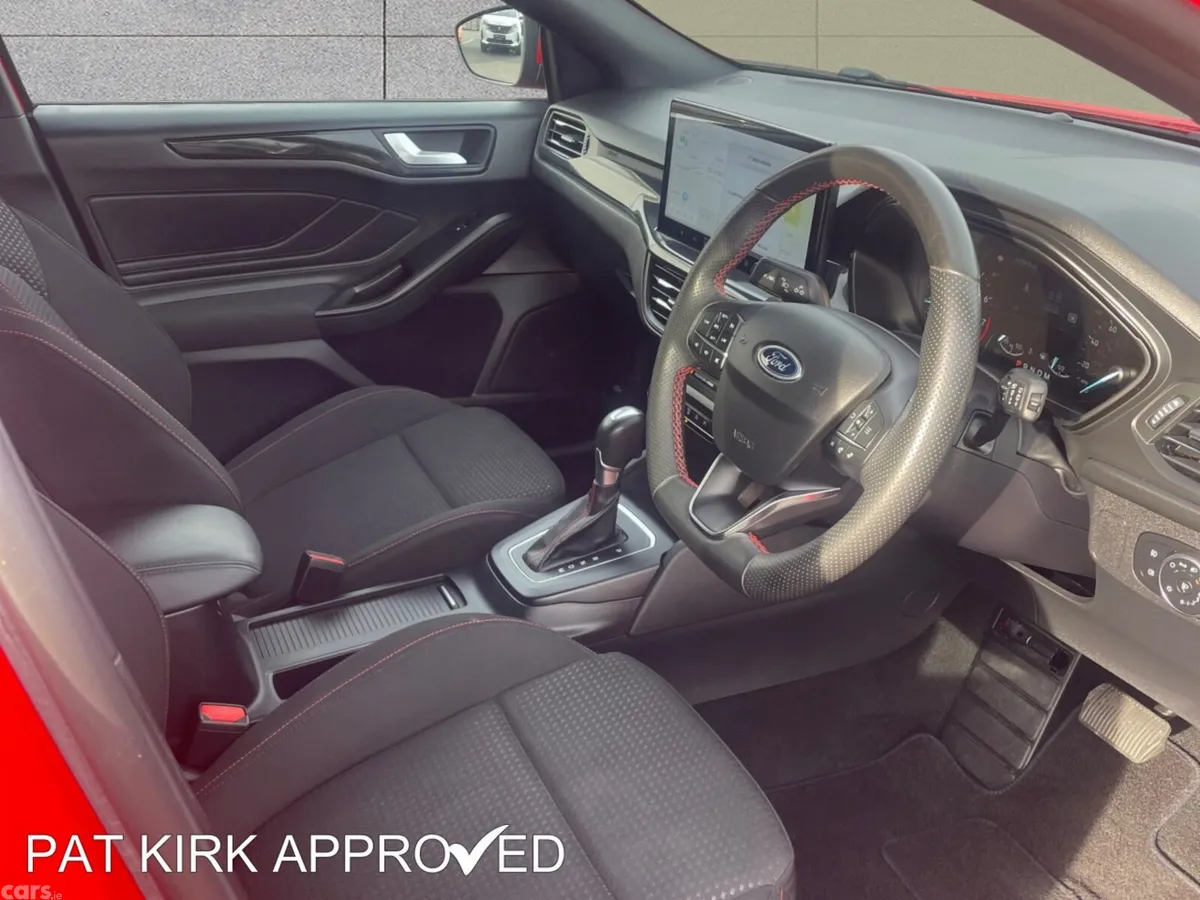 Ford Focus Hatchback, Petrol, 2023, Red