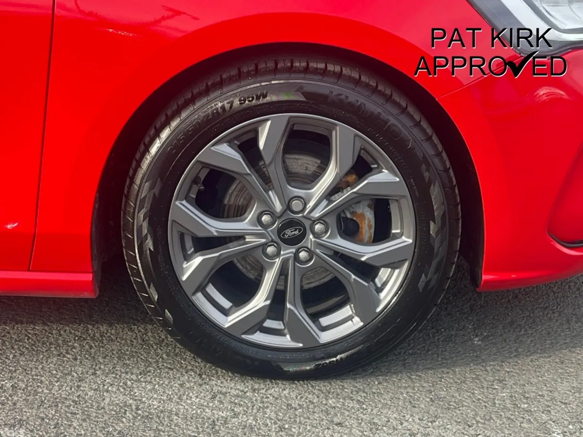 Ford Focus Hatchback, Petrol, 2023, Red