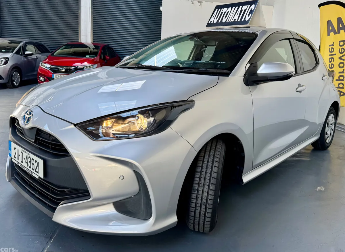 Toyota Yaris Hatchback, Petrol Hybrid, 2021, Silver