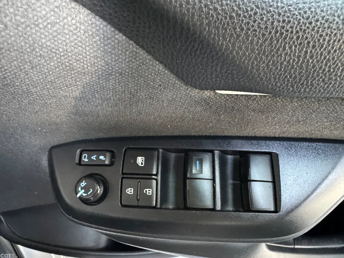 Toyota Yaris Hatchback, Petrol Hybrid, 2021, Silver