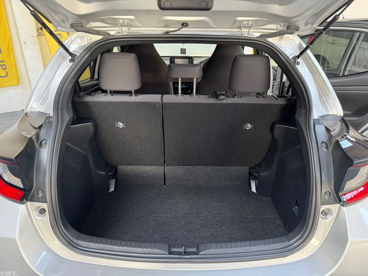 Toyota Yaris Hatchback, Petrol Hybrid, 2021, Silver