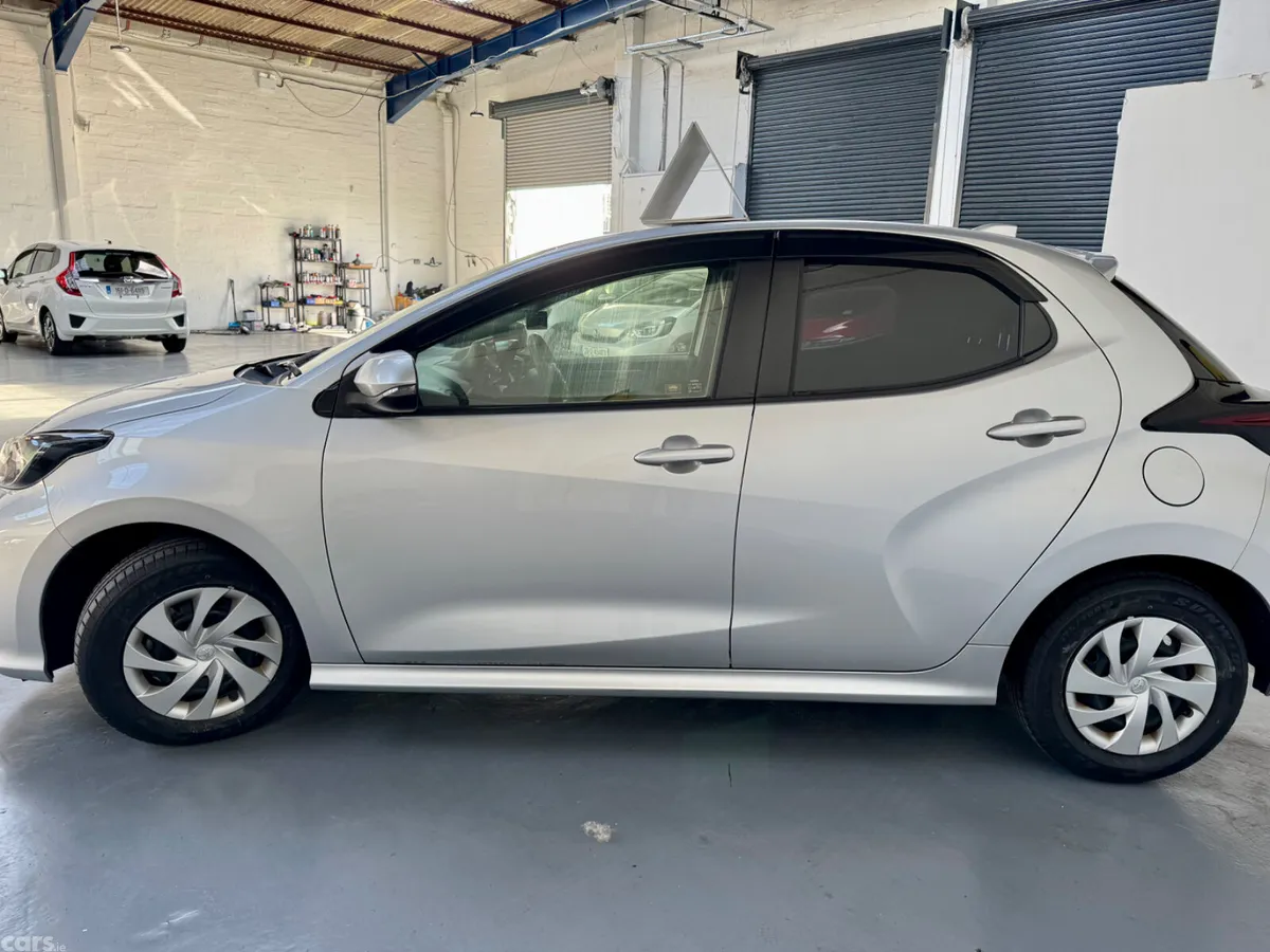 Toyota Yaris Hatchback, Petrol Hybrid, 2021, Silver