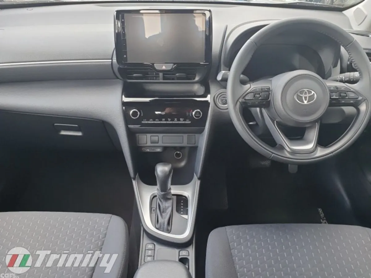 Toyota Yaris Cross Hatchback, Petrol Hybrid, 2025, Green