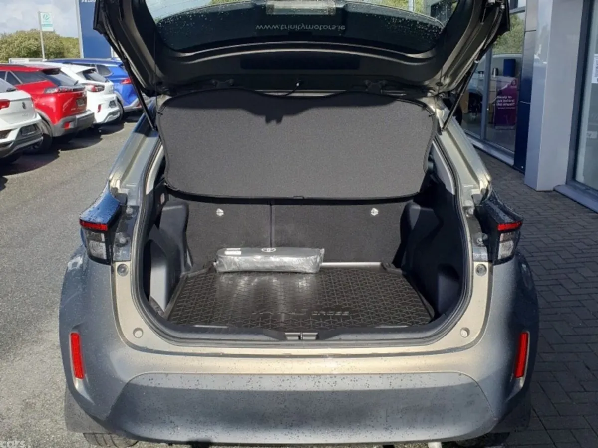 Toyota Yaris Cross Hatchback, Petrol Hybrid, 2025, Green