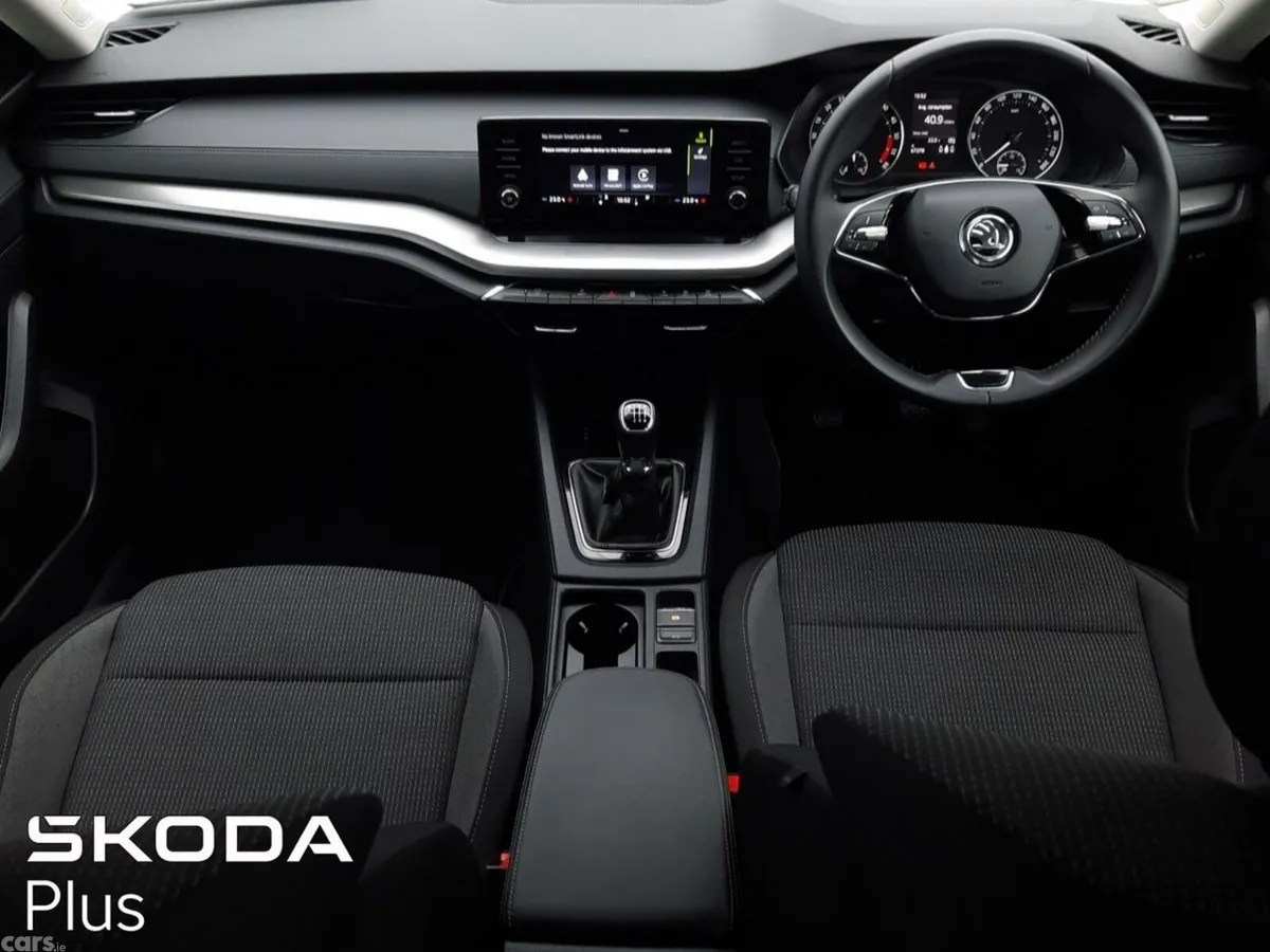 Skoda Octavia Saloon, Diesel, 2023, White