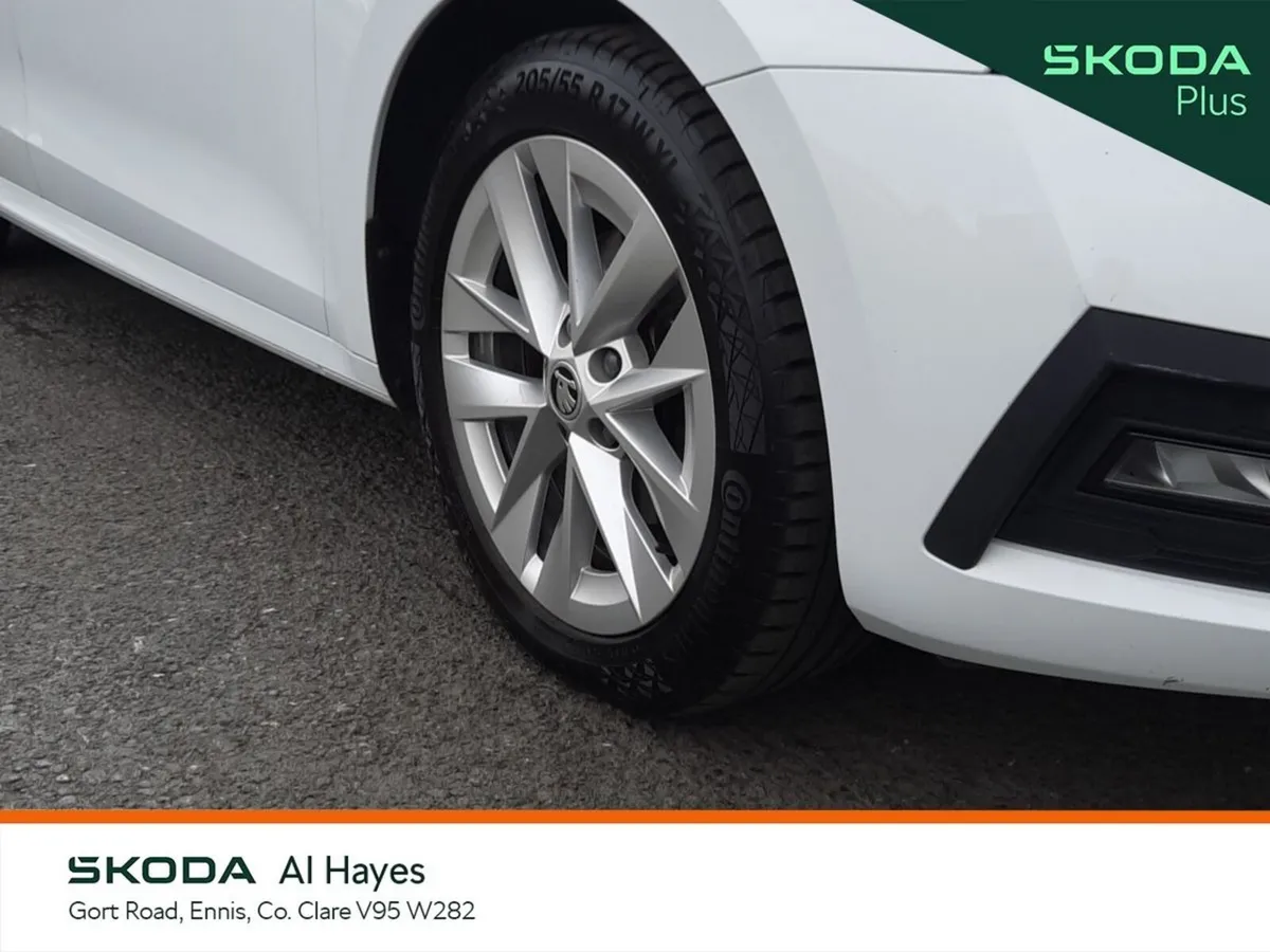 Skoda Octavia Saloon, Diesel, 2023, White
