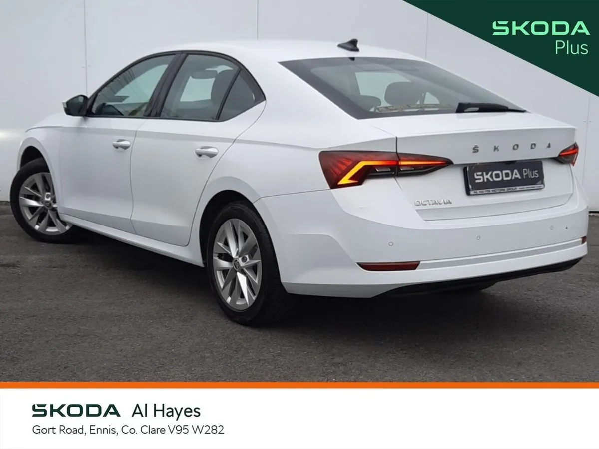 Skoda Octavia Saloon, Diesel, 2023, White