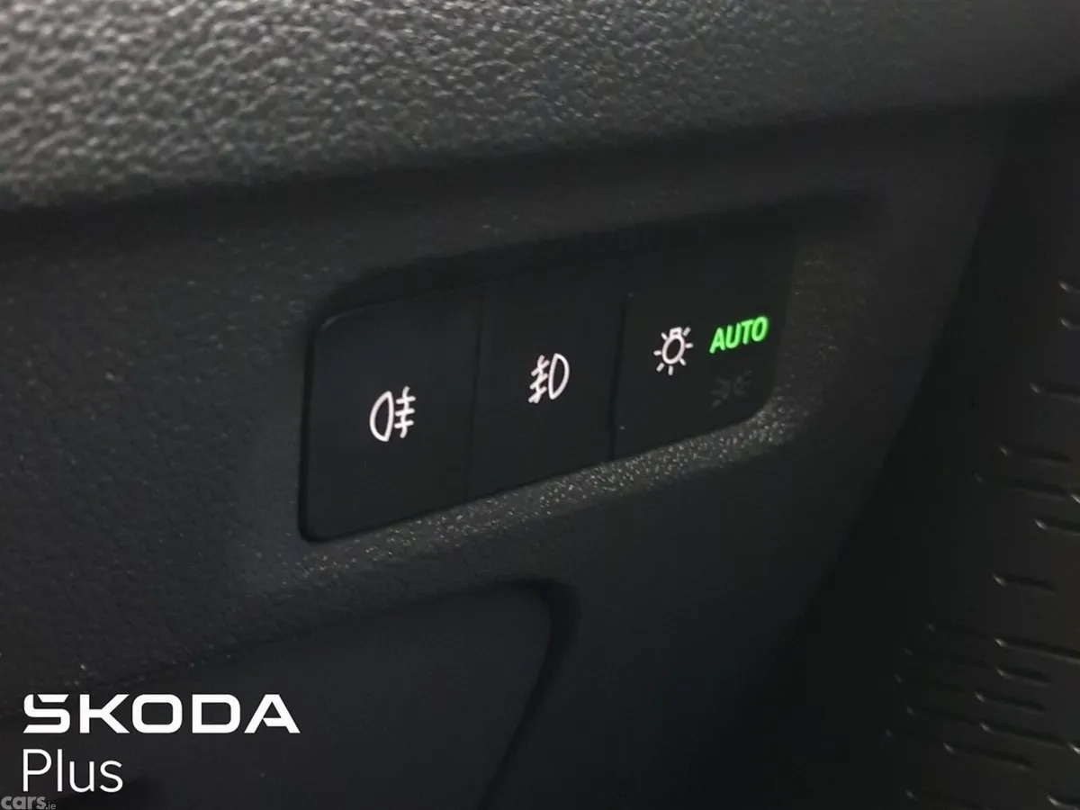 Skoda Octavia Saloon, Diesel, 2023, White