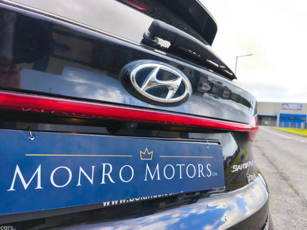 Hyundai Santa Fe SUV, Petrol Plug-in Hybrid, 2022, Black