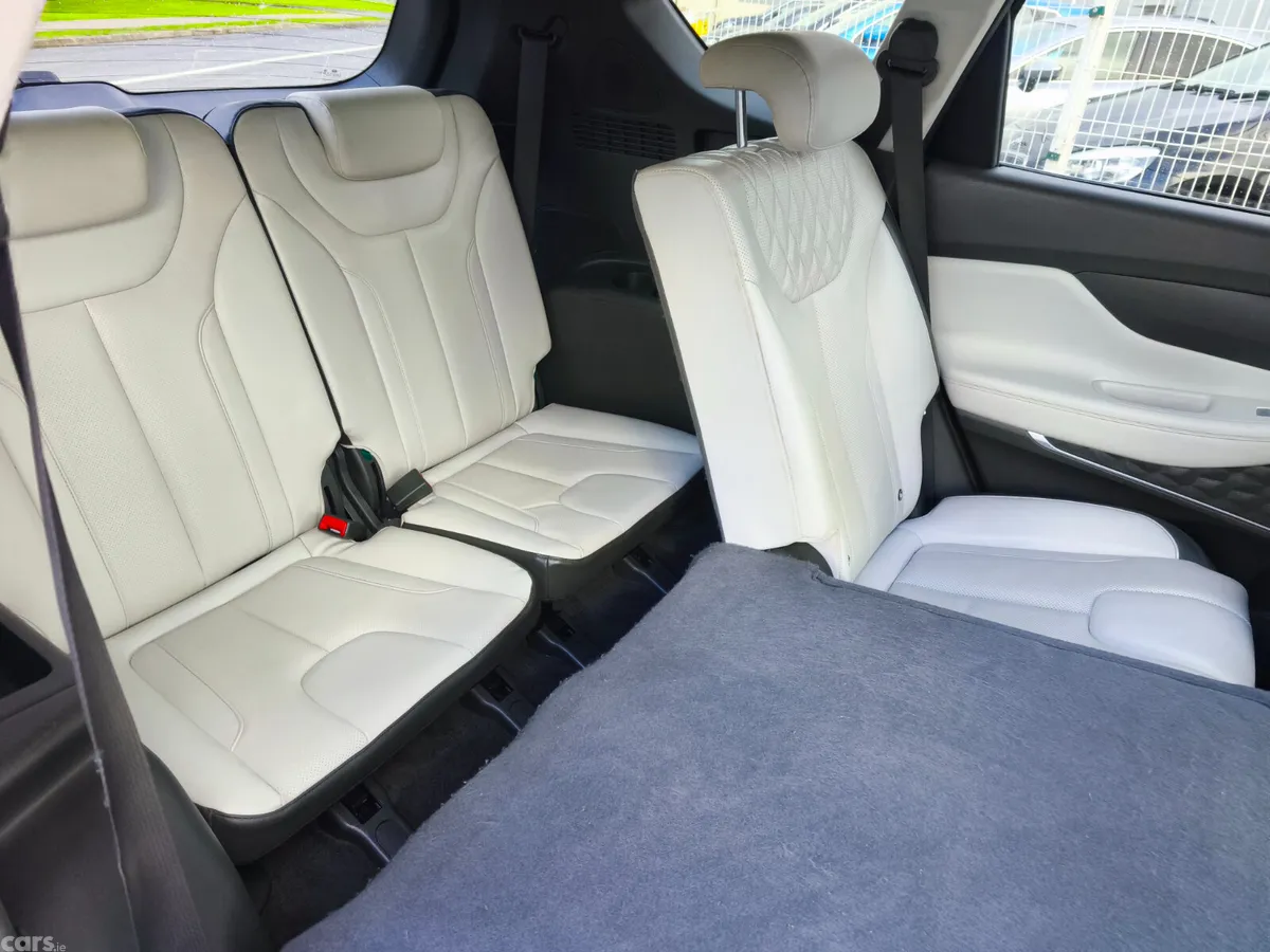 Hyundai Santa Fe SUV, Petrol Plug-in Hybrid, 2022, Black