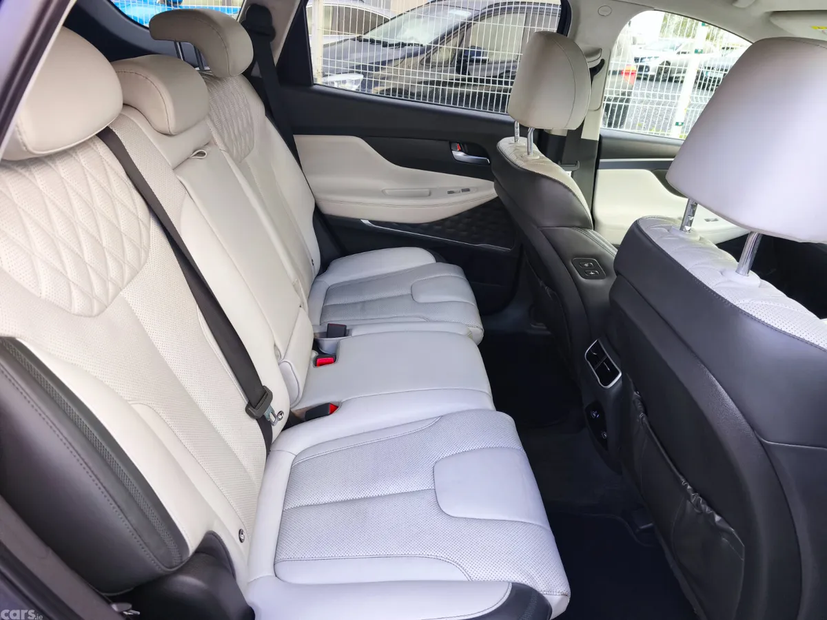 Hyundai Santa Fe SUV, Petrol Plug-in Hybrid, 2022, Black