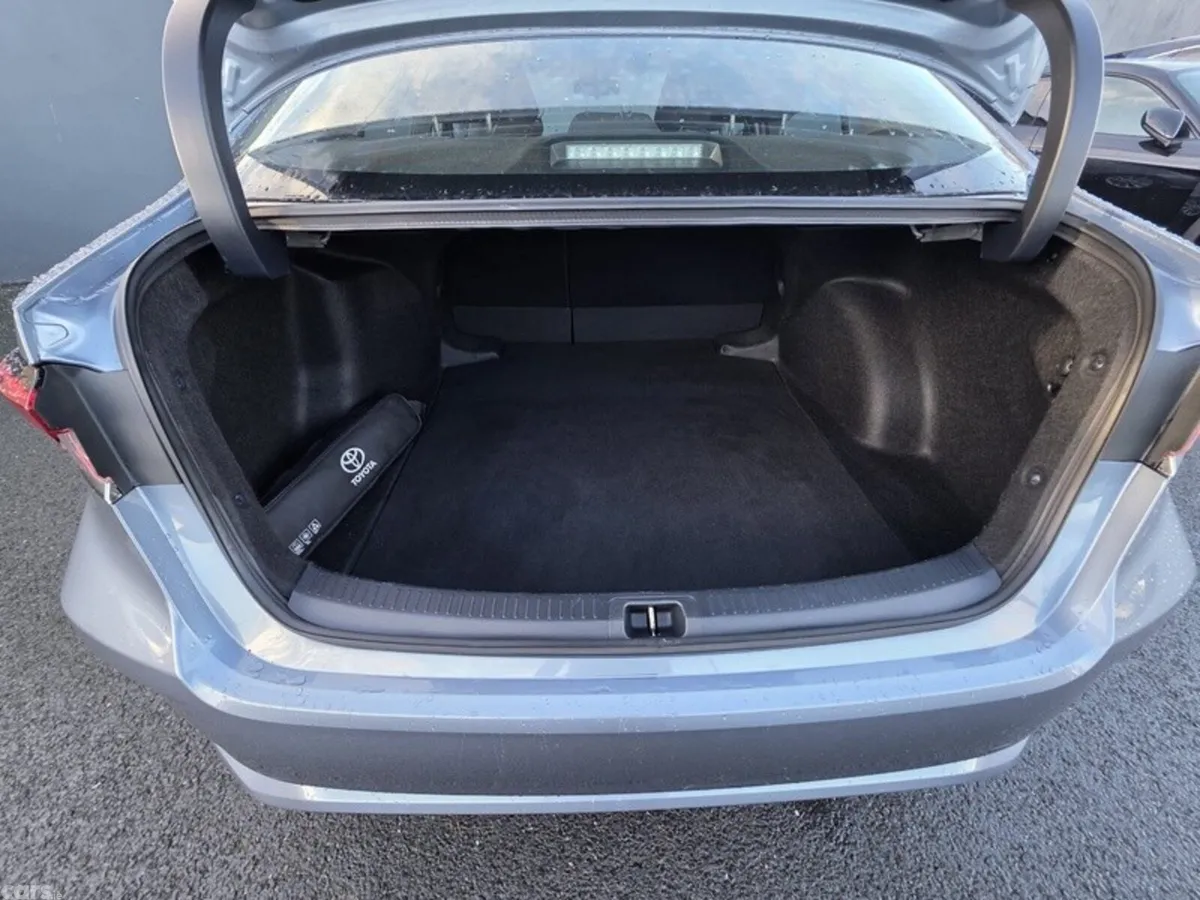 Toyota Corolla Saloon, Petrol Hybrid, 2022, Grey