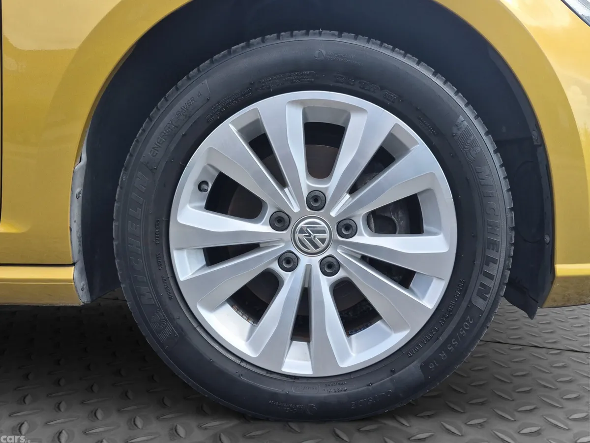 Volkswagen Golf Hatchback, Petrol, 2017, Gold