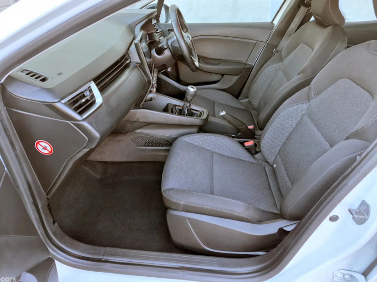Renault Clio Hatchback, Petrol, 2023, White