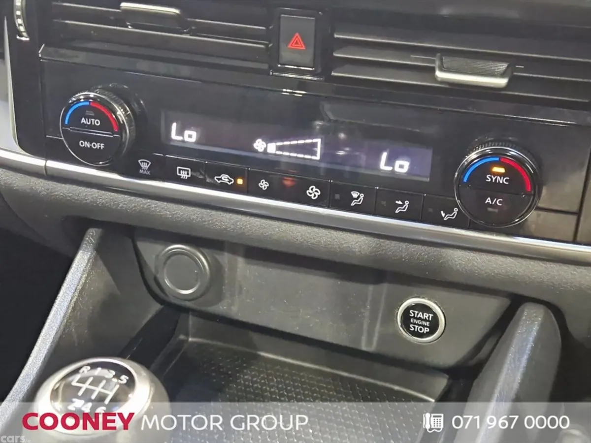 Nissan Qashqai MPV, Petrol, 2021, Red