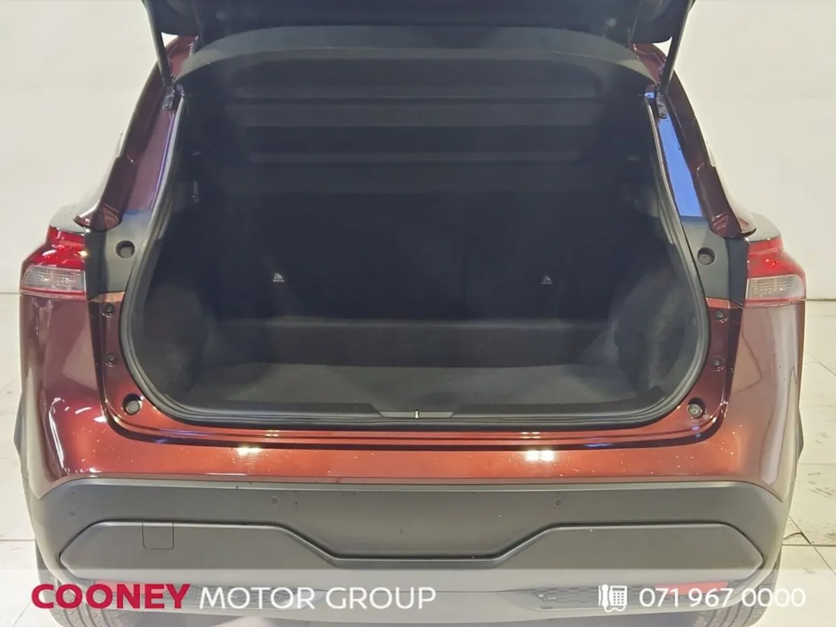 Nissan Qashqai MPV, Petrol, 2021, Red