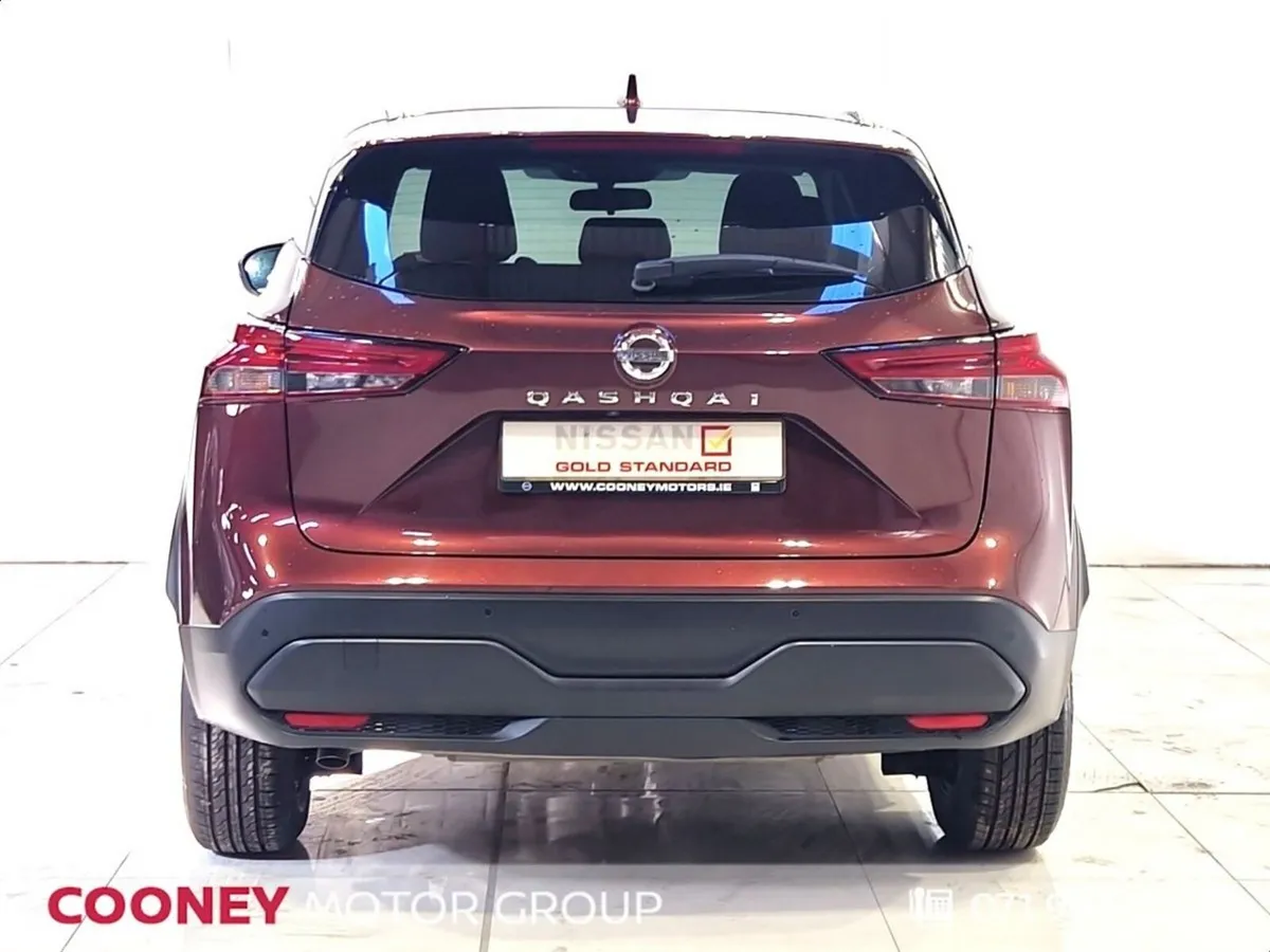 Nissan Qashqai MPV, Petrol, 2021, Red