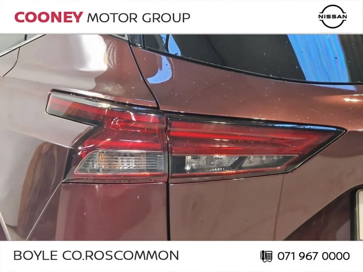 Nissan Qashqai MPV, Petrol, 2021, Red