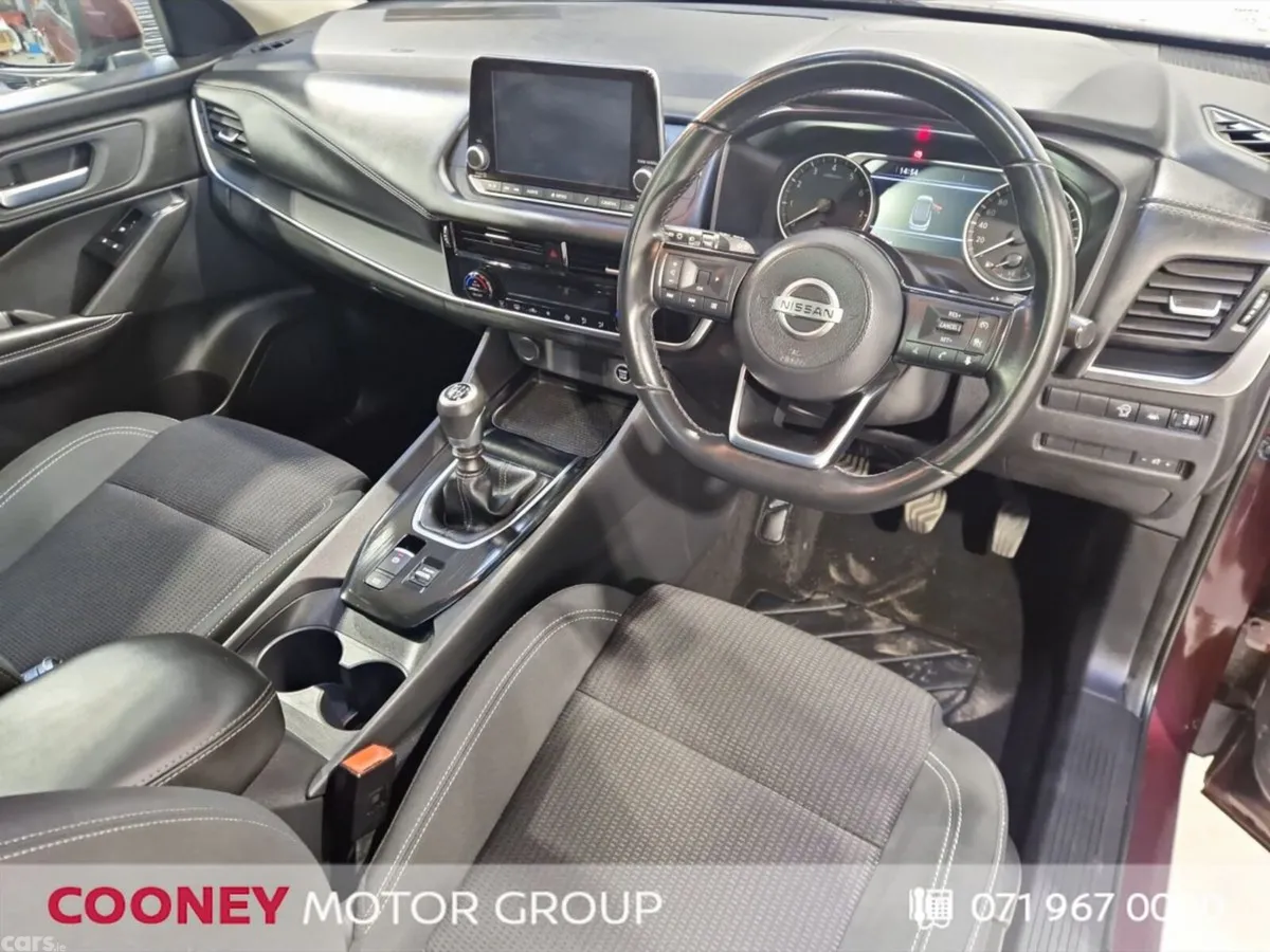 Nissan Qashqai MPV, Petrol, 2021, Red