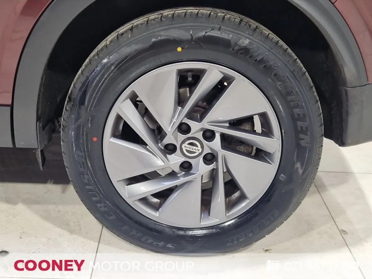 Nissan Qashqai MPV, Petrol, 2021, Red