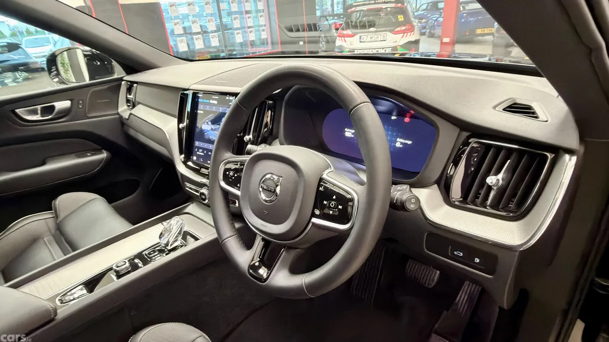 Volvo XC60 SUV, Petrol Hybrid, 2024, Black