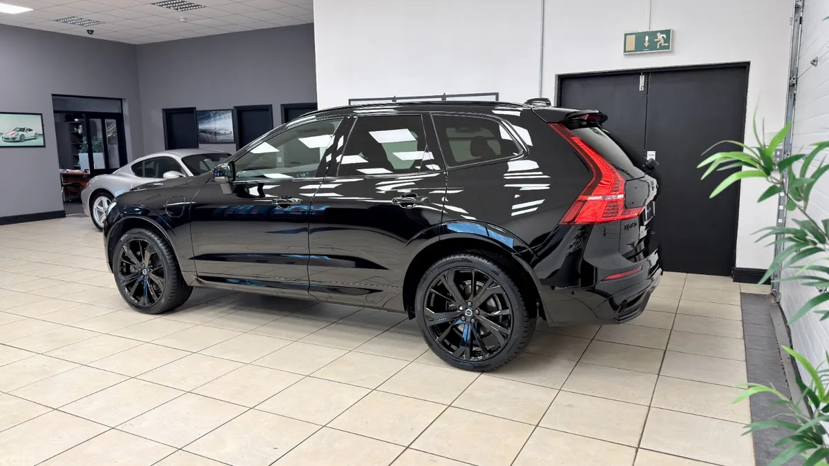 Volvo XC60 SUV, Petrol Hybrid, 2024, Black