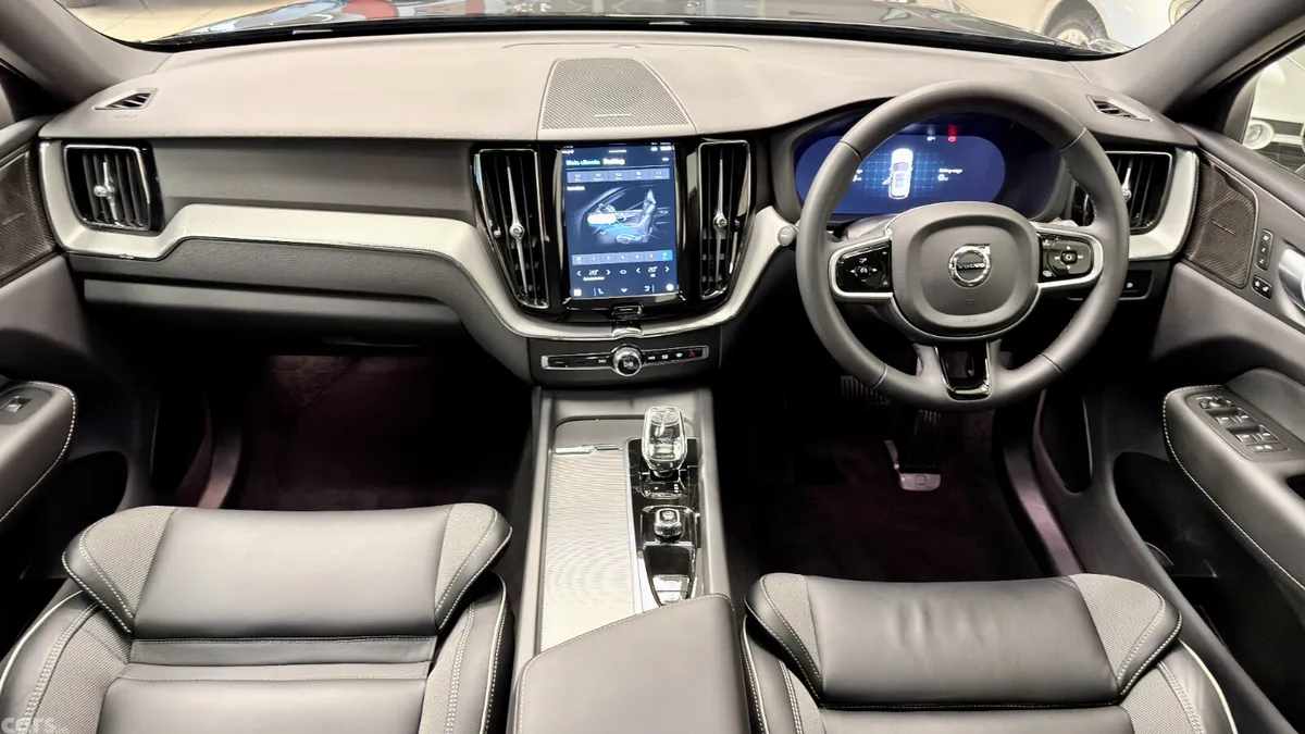 Volvo XC60 SUV, Petrol Hybrid, 2024, Black