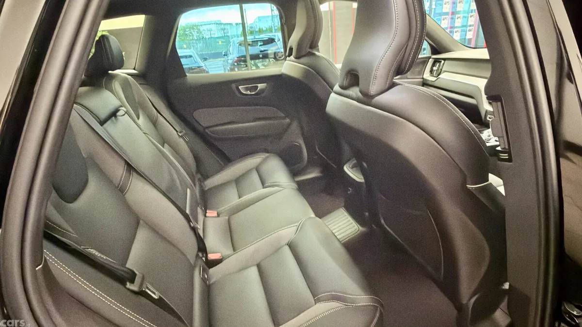 Volvo XC60 SUV, Petrol Hybrid, 2024, Black