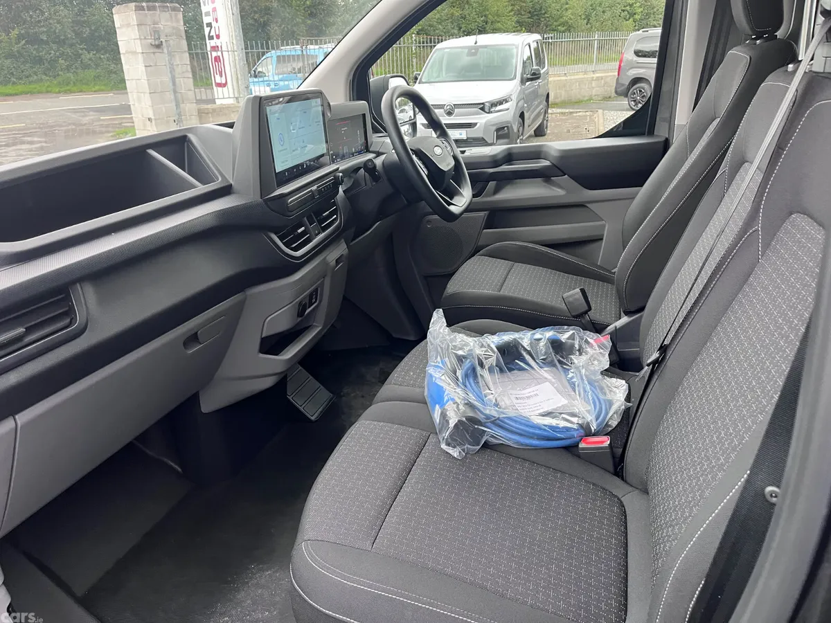 Ford Tourneo Custom MPV, Petrol Plug-in Hybrid, 2026, Grey