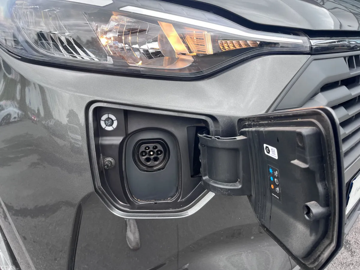 Ford Tourneo Custom MPV, Petrol Plug-in Hybrid, 2026, Grey