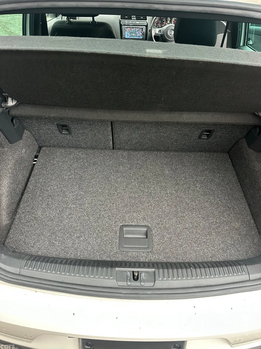 Volkswagen Polo Hatchback, Petrol, 2013, White