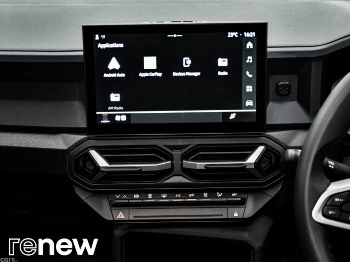 Dacia Duster SUV, Petrol Hybrid, 2025, White