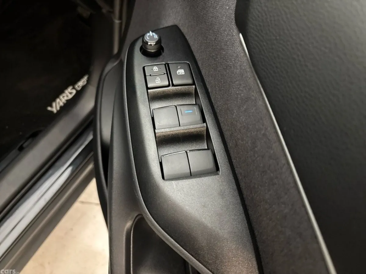 Toyota Yaris Cross Hatchback, Petrol Hybrid, 2023, Black