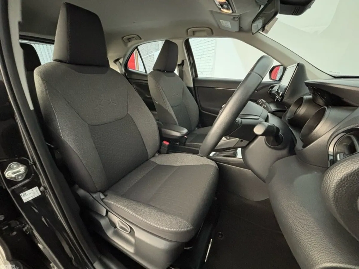 Toyota Yaris Cross Hatchback, Petrol Hybrid, 2023, Black