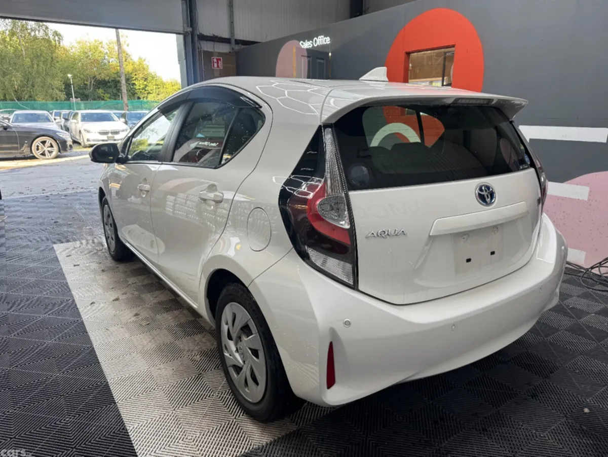 Toyota Aqua Hatchback, Petrol Hybrid, 2021, White