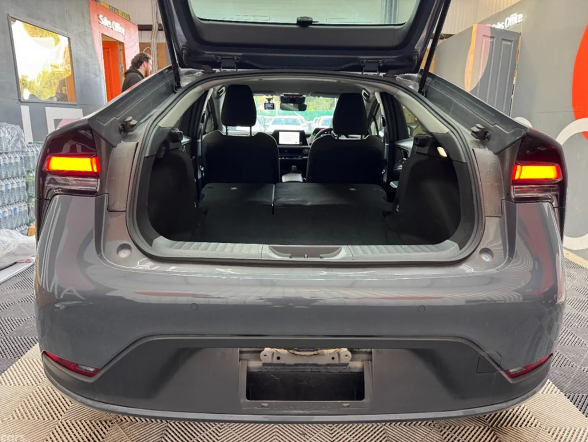 Toyota Prius Saloon, Petrol, 2024, Grey