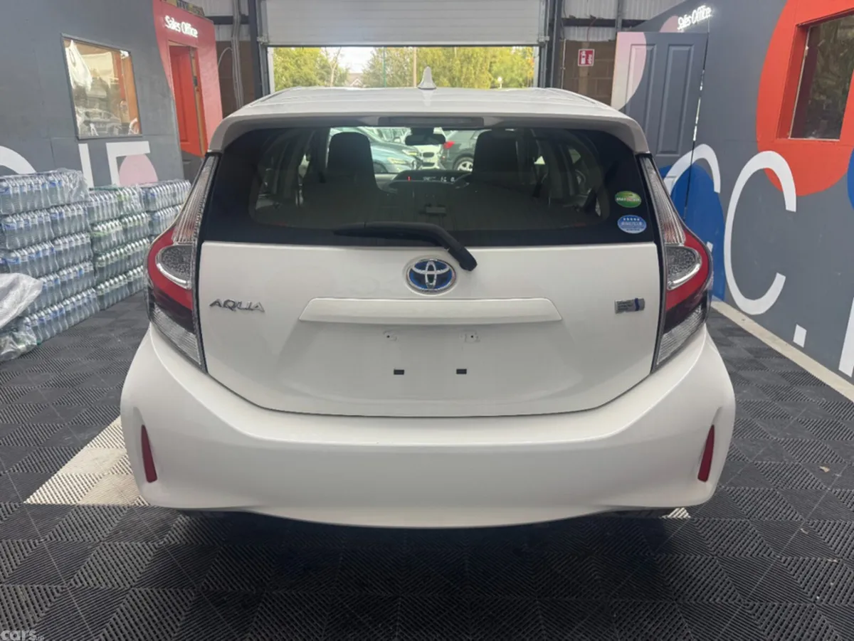 Toyota Aqua Hatchback, Petrol Hybrid, 2021, White
