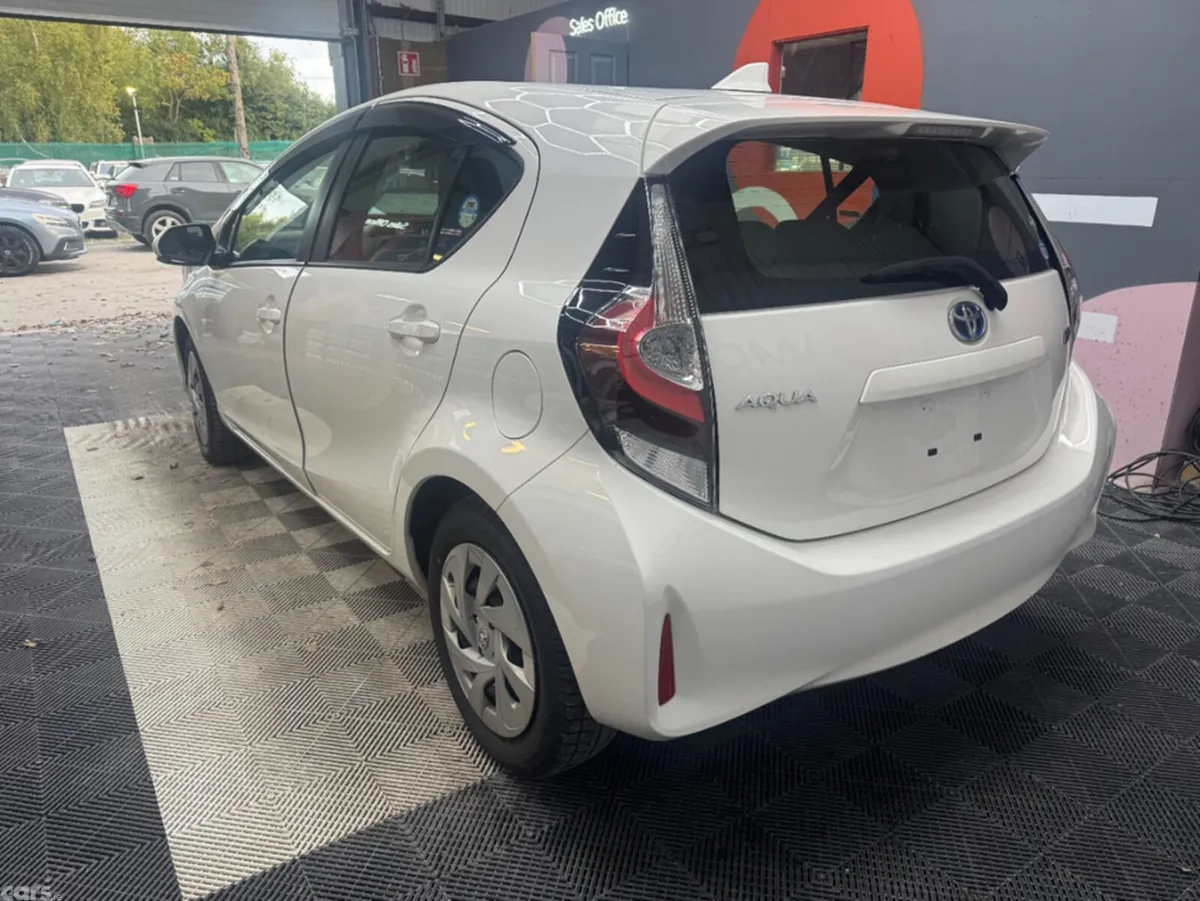Toyota Aqua Hatchback, Petrol Hybrid, 2021, White