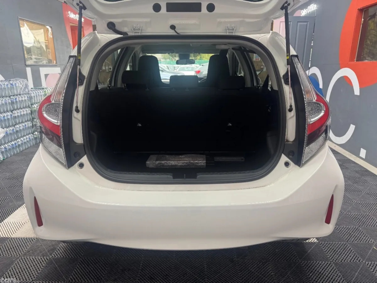 Toyota Aqua Hatchback, Petrol Hybrid, 2021, White