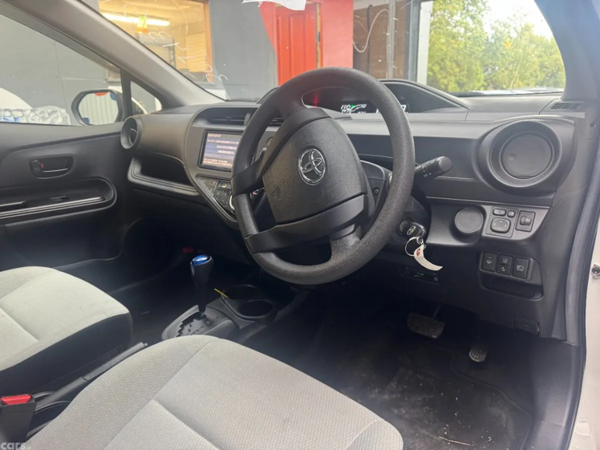 Toyota Aqua Hatchback, Petrol Hybrid, 2021, White