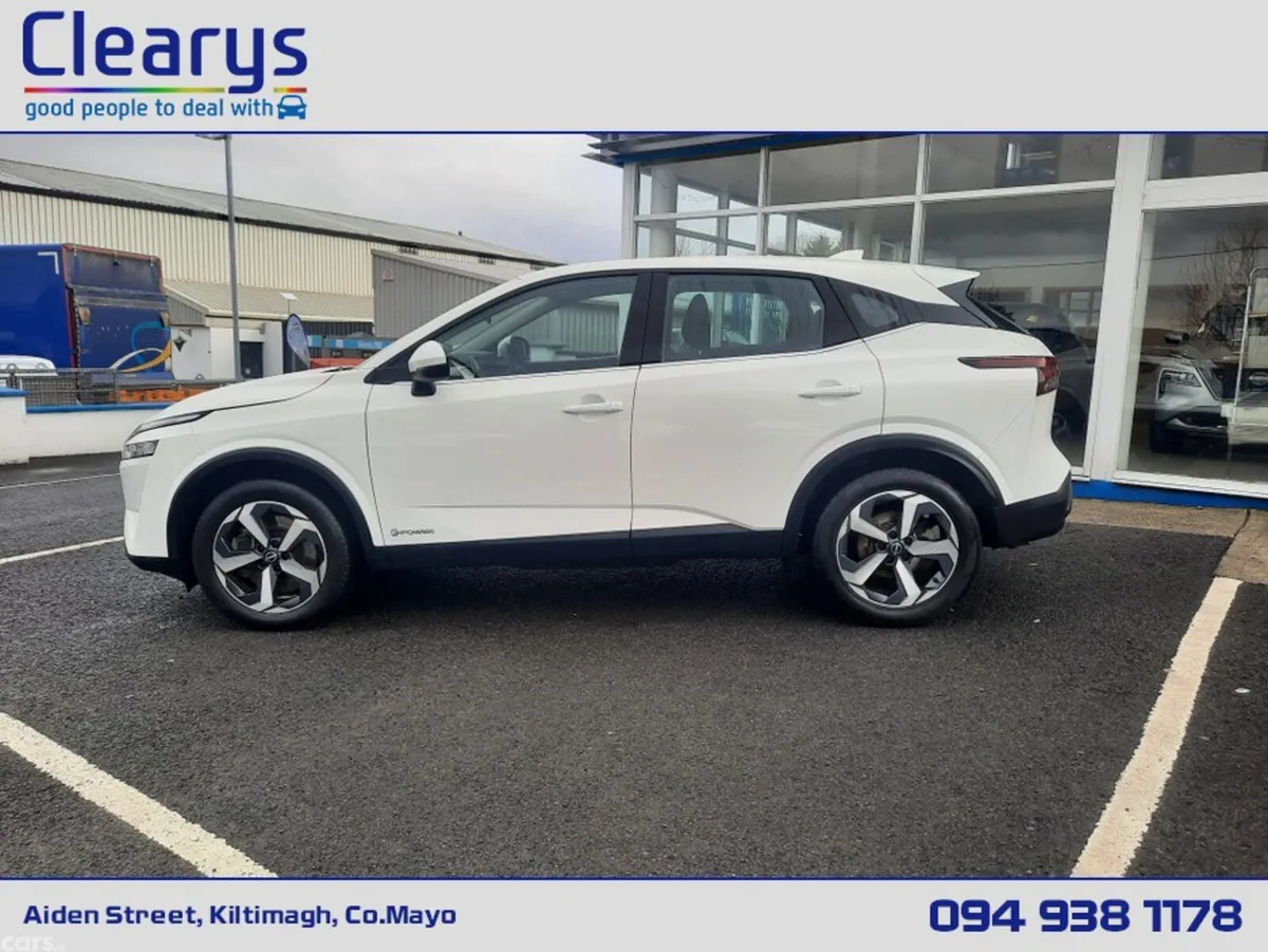 Nissan Qashqai MPV, Petrol, 2024, White