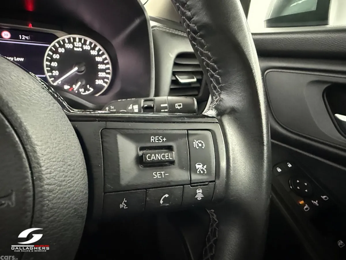 Nissan Qashqai MPV, Petrol Hybrid, 2023, Grey