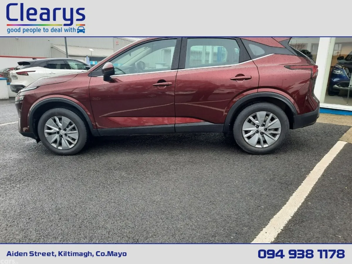 Nissan Qashqai MPV, Petrol Hybrid, 2022, Red