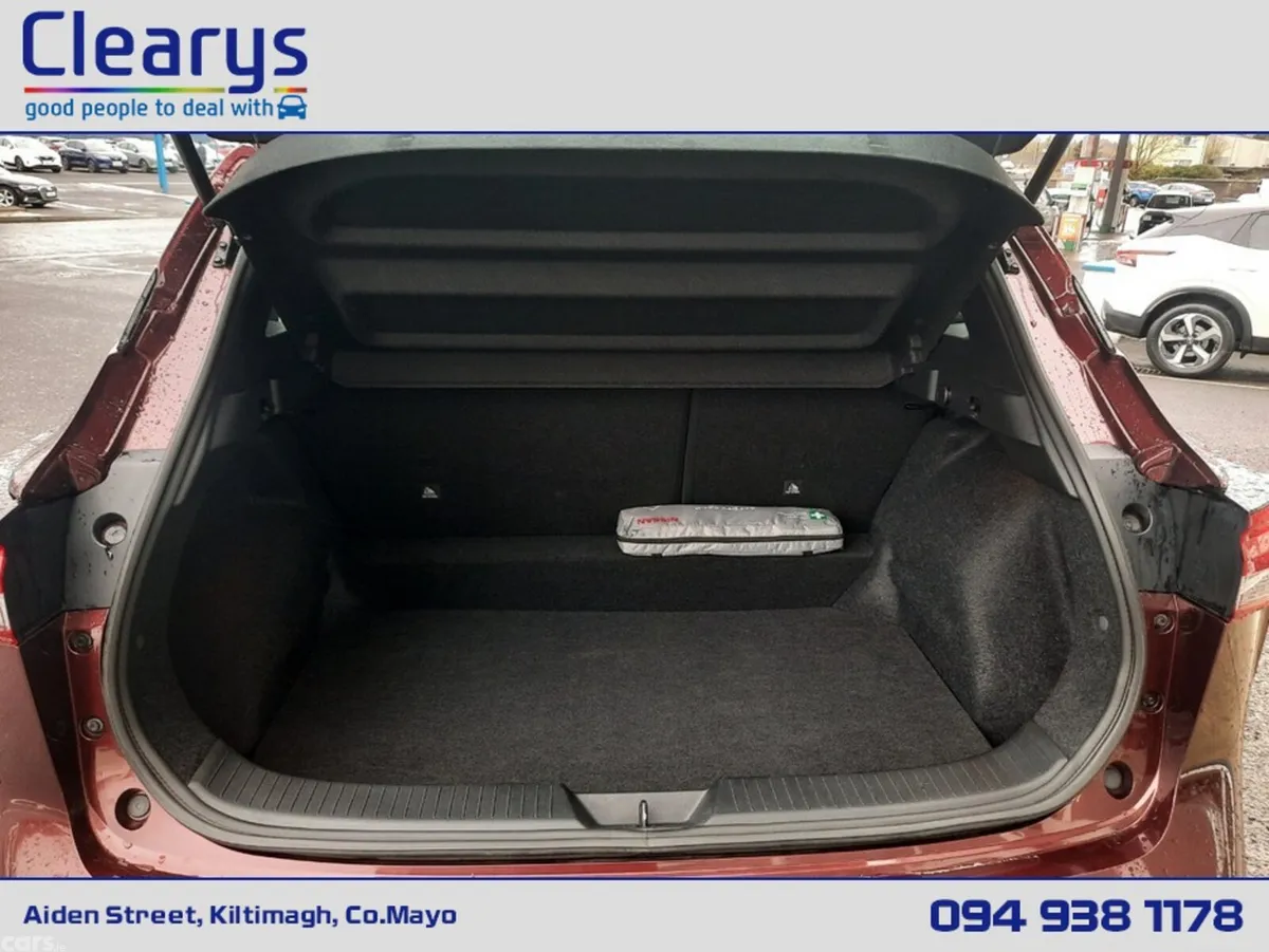 Nissan Qashqai MPV, Petrol Hybrid, 2022, Red