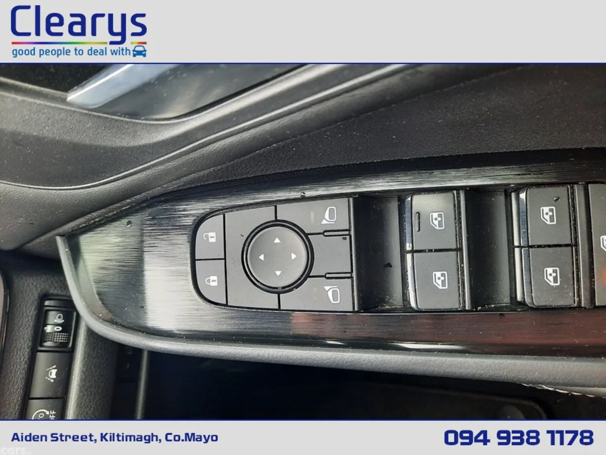 Nissan Qashqai MPV, Petrol Hybrid, 2022, Red