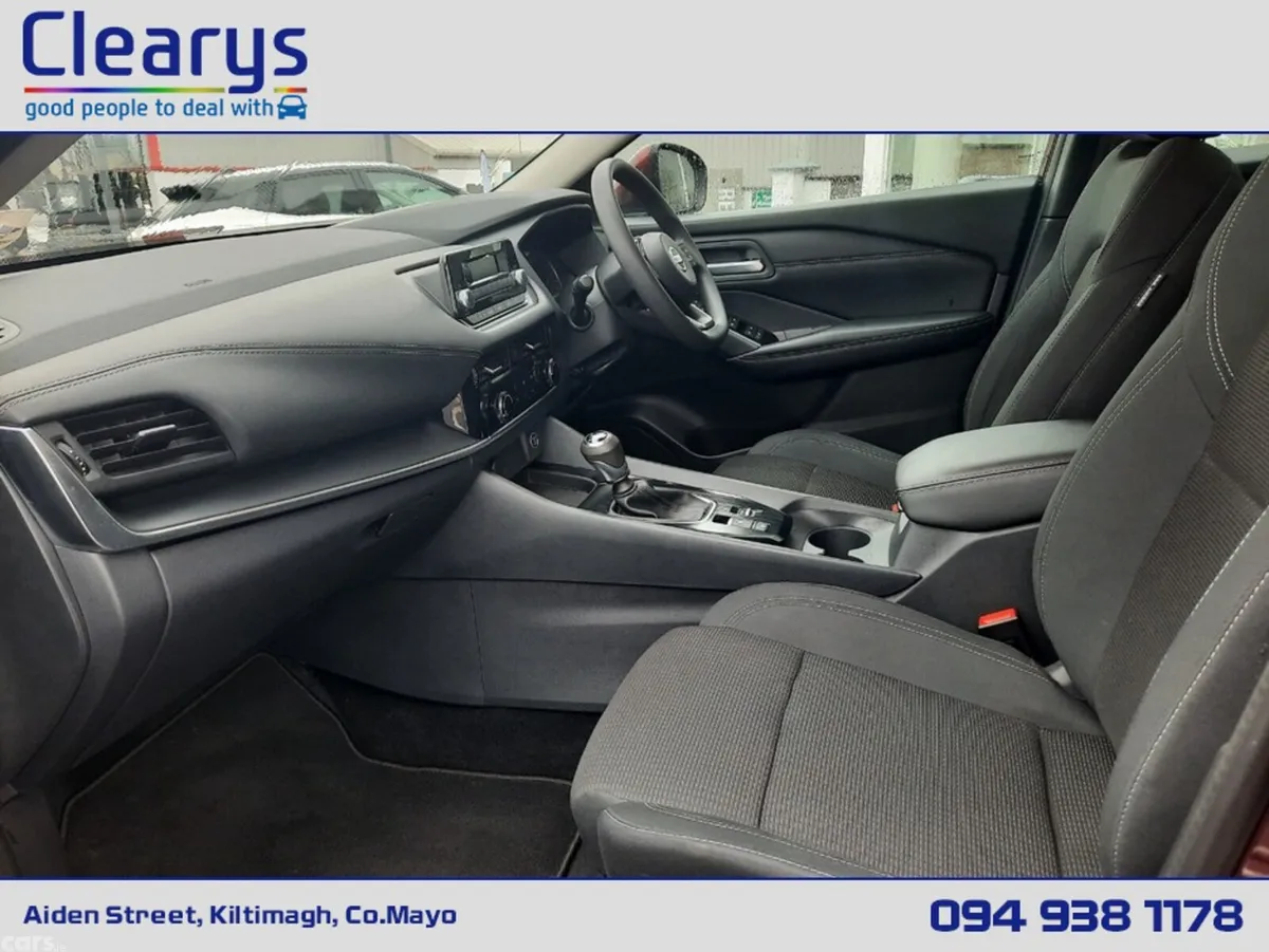 Nissan Qashqai MPV, Petrol Hybrid, 2022, Red