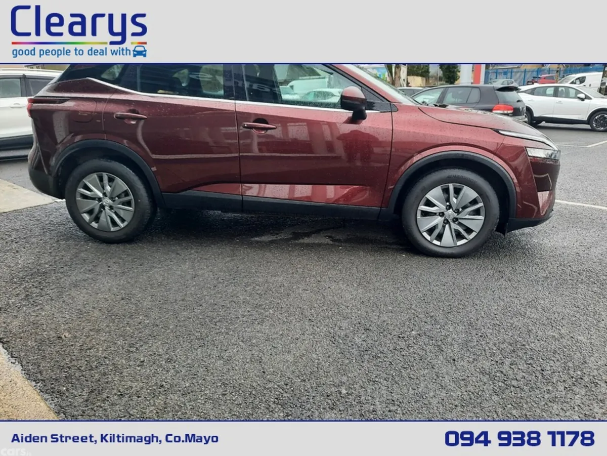 Nissan Qashqai MPV, Petrol Hybrid, 2022, Red