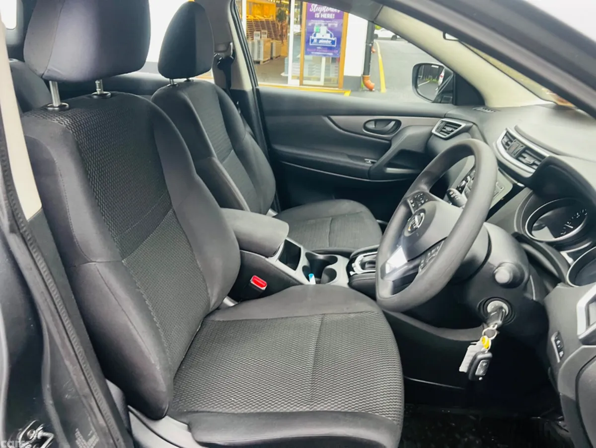 Nissan Qashqai MPV, Petrol, 2018, Grey