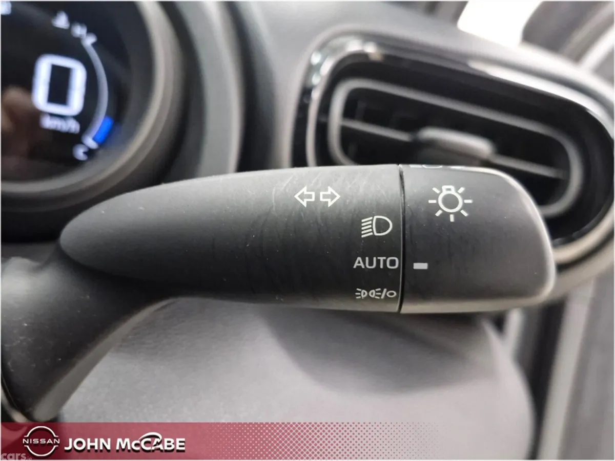 Toyota Yaris Hatchback, Petrol Hybrid, 2023, White