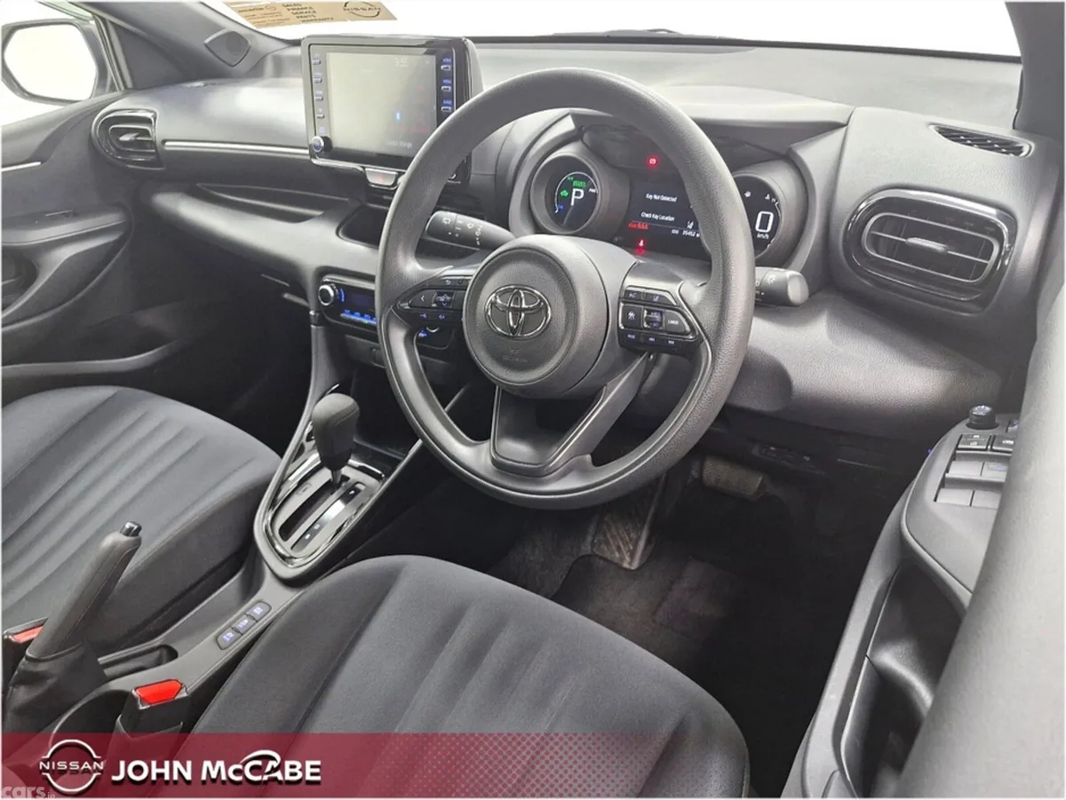 Toyota Yaris Hatchback, Petrol Hybrid, 2023, White